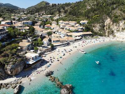 Pláž v Agios Nikitas