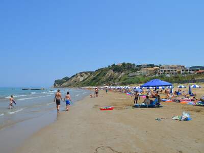 Řecko, Korfu, Pláž v letovisku Agios Stefanos