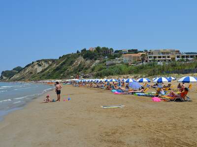 Řecko, Korfu, Pláž v letovisku Agios Stefanos