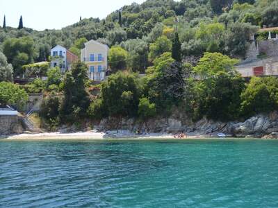 Řecko, Ithaka, Pláž Kioni, Pod schody