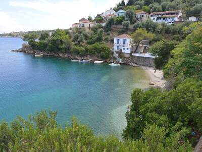 Řecko, Ithaka, Pláž Kioni, Pod schody