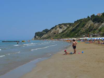 Řecko, Korfu, Pláž v letovisku Agios Stefanos