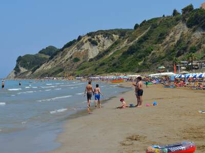 Řecko, Korfu, Pláž v letovisku Agios Stefanos