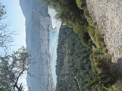 Pohled na hl. Město Skopelos❤️ přístav s lesy ve tvaru srdce ❤️