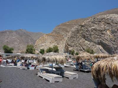 Řecko, Santorini, Pláž v letovisku Perissa