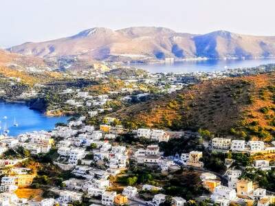 Pandeli. Pohled z hradu. 