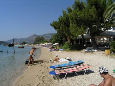 Řecko, Lefkada, Pláž v letovisku Nidri 