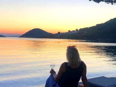 Západ slunce před apartmány Blo