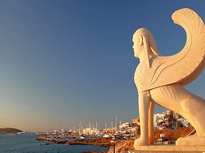 Naxos Chora . Tahle potvora je tady doma. Hlídá přístav. Asi. 