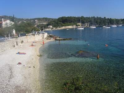 Řecko, Paxos, Pláž u ubytování Faros