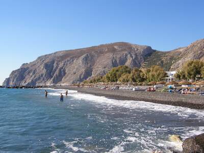 Řecko, Santorini, Pláž v letovisku Kamari