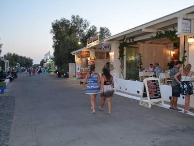 Řecko, Santorini, Letovisko Perissa