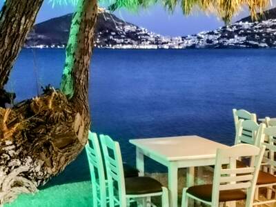 Jedná z restaurací v Alindě. 