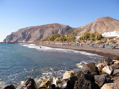 Řecko, Santorini, Pláž v letovisku Kamari