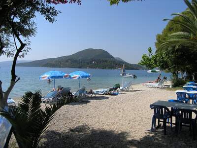 Řecko, Lefkada, Pláž v letovisku Nidri 
