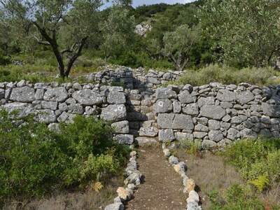 Řecko, Ithaka, Vykopávky Alakomenes