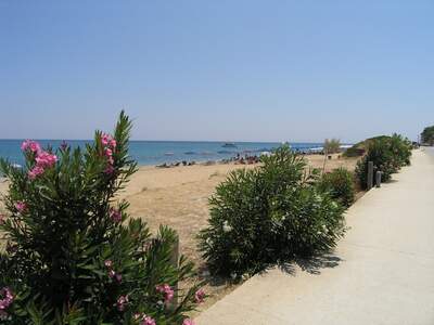 Řecko, Kefalonie, Pláž v letovisku Skala, Před tavernami