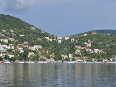 Řecko, Ithaka, Kioni- cesta k mlýnům