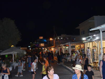 Řecko, Santorini, Letovisko Kamari