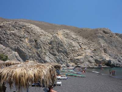 Řecko, Santorini, Pláž v letovisku Perissa