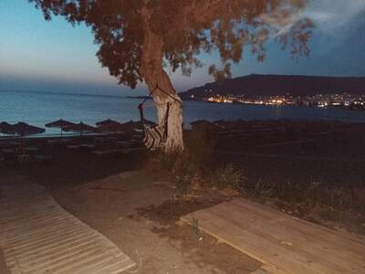 pláž před penzionem Akti