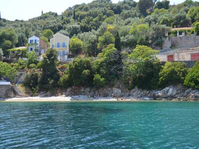 Řecko, Ithaka, Pláž Kioni, Pod schody