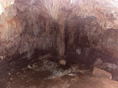 Ag.Sophia´s cave v serpentinách nad Agia Pelagia
