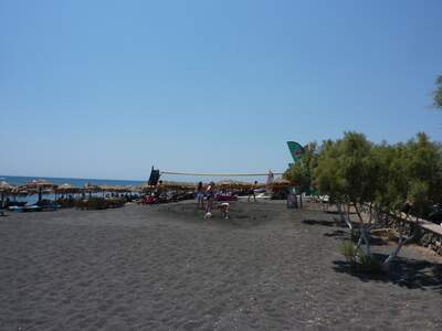 Řecko, Santorini, Pláž v letovisku Perissa, Před ubytovánín