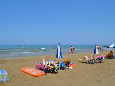 Řecko, Korfu, Pláž v letovisku Agios Stefanos