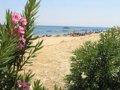 Řecko, Kefalonie, Pláž v letovisku Skala, Před tavernami