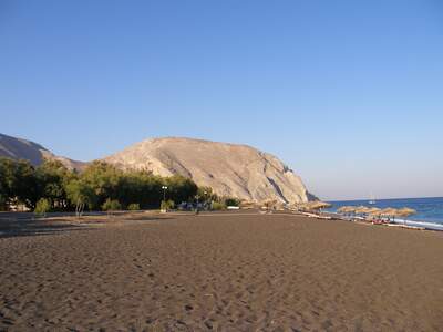 Řecko, Santorini, Pláž v letovisku Perissa