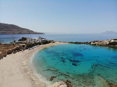 Pláž Lefkos uprostřed