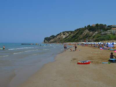 Řecko, Korfu, Pláž v letovisku Agios Stefanos