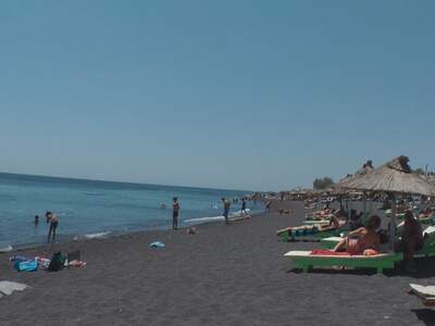 Řecko, Santorini, Pláž v letovisku Perissa