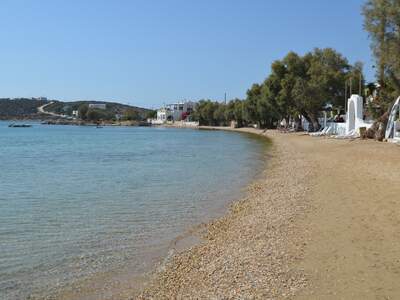 Pláž Aliki uprostřed