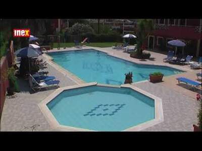 Na severozápadě ostrova se nachází letovisko Agios Stefanos, poklidné městečko, které vyrostlo na základech původní rybářské ...