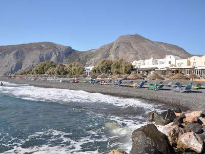 Řecko, Santorini, Pláž v letovisku Kamari