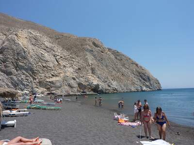 Řecko, Santorini, Pláž v letovisku Perissa