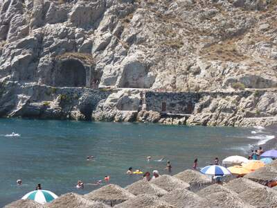 Řecko, Santorini, Pláž v letovisku Kamari