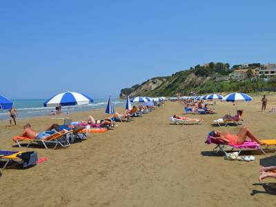 Řecko, Korfu, Pláž v letovisku Agios Stefanos