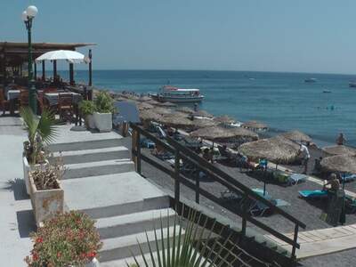 Řecko, Santorini, Pláž v letovisku Kamari