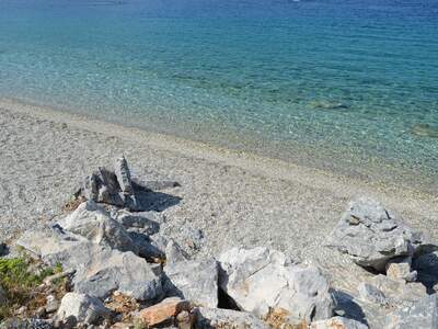 Řecko, Skopelos, Pláž Panormos, Pravá strana
