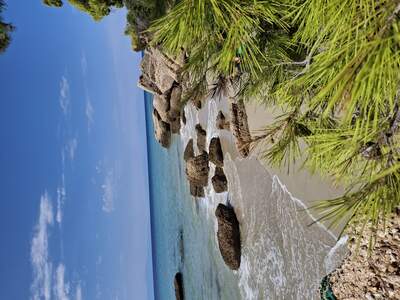 Pobřeží mezi Sani a Simantro Beach