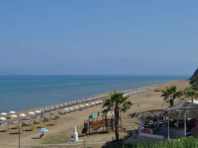 Řecko, Korfu, Pláž v letovisku Agios Stefanos