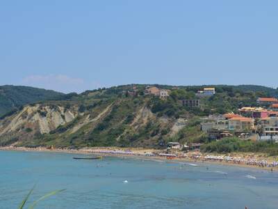 Řecko, Korfu, Pláž v letovisku Agios Stefanos