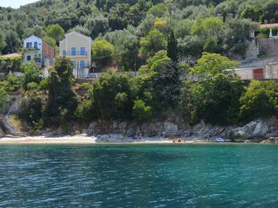 Řecko, Ithaka, Pláž Kioni, Pod schody