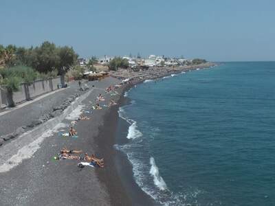 Řecko, Santorini, Pláž v letovisku Kamari