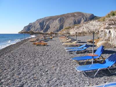 Řecko, Santorini, Pláž v letovisku Kamari