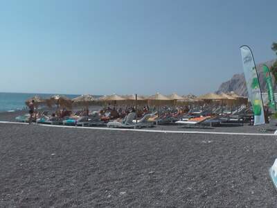 Řecko, Santorini, Pláž v letovisku Kamari