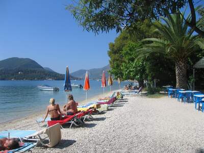 Řecko, Lefkada, Pláž v letovisku Nidri 